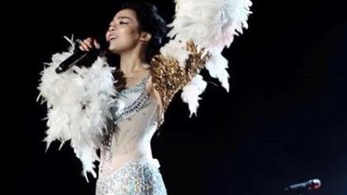 Cục yêu cầu xử lý vụ ca sĩ Hà Linh ăn mặc phản cảm hát nhạc Trịnh